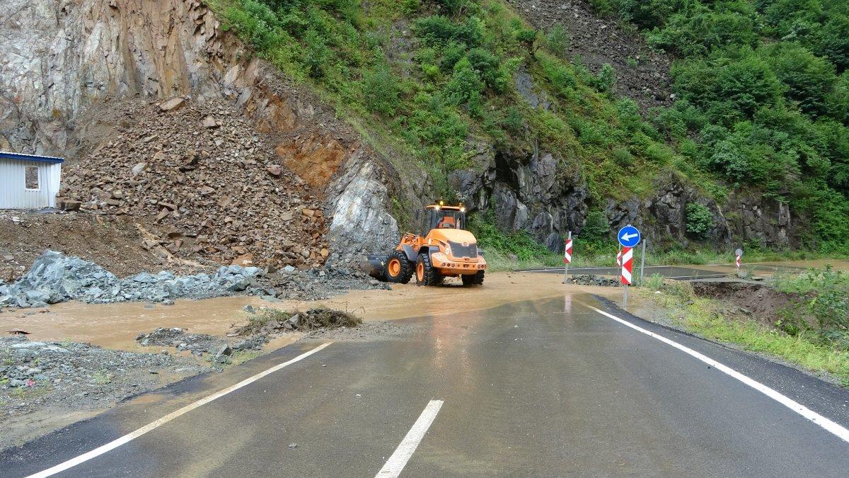 Trabzon'da 15 işçi selden kıl payı kurtuldu