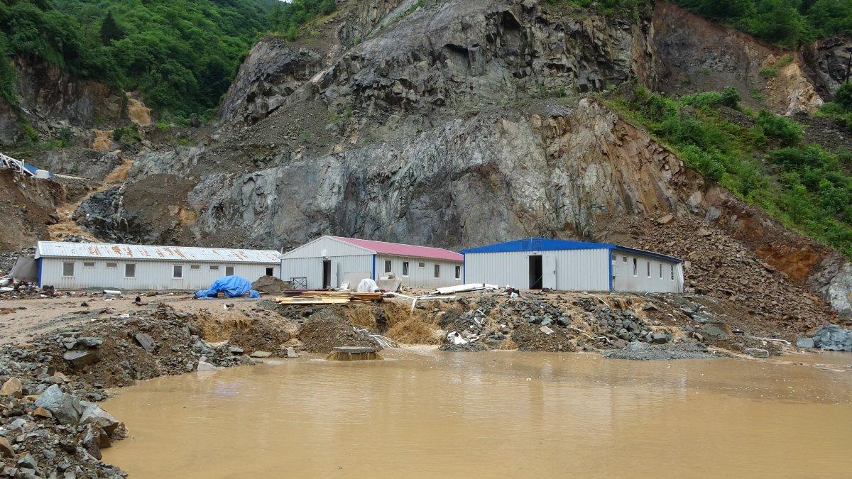 Trabzon'da 15 işçi selden kıl payı kurtuldu