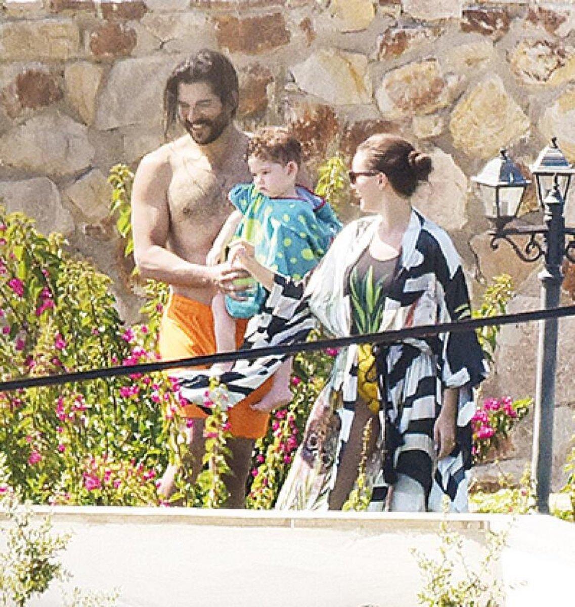 Fahriye Evcen ile Burak Özçivit tatilde