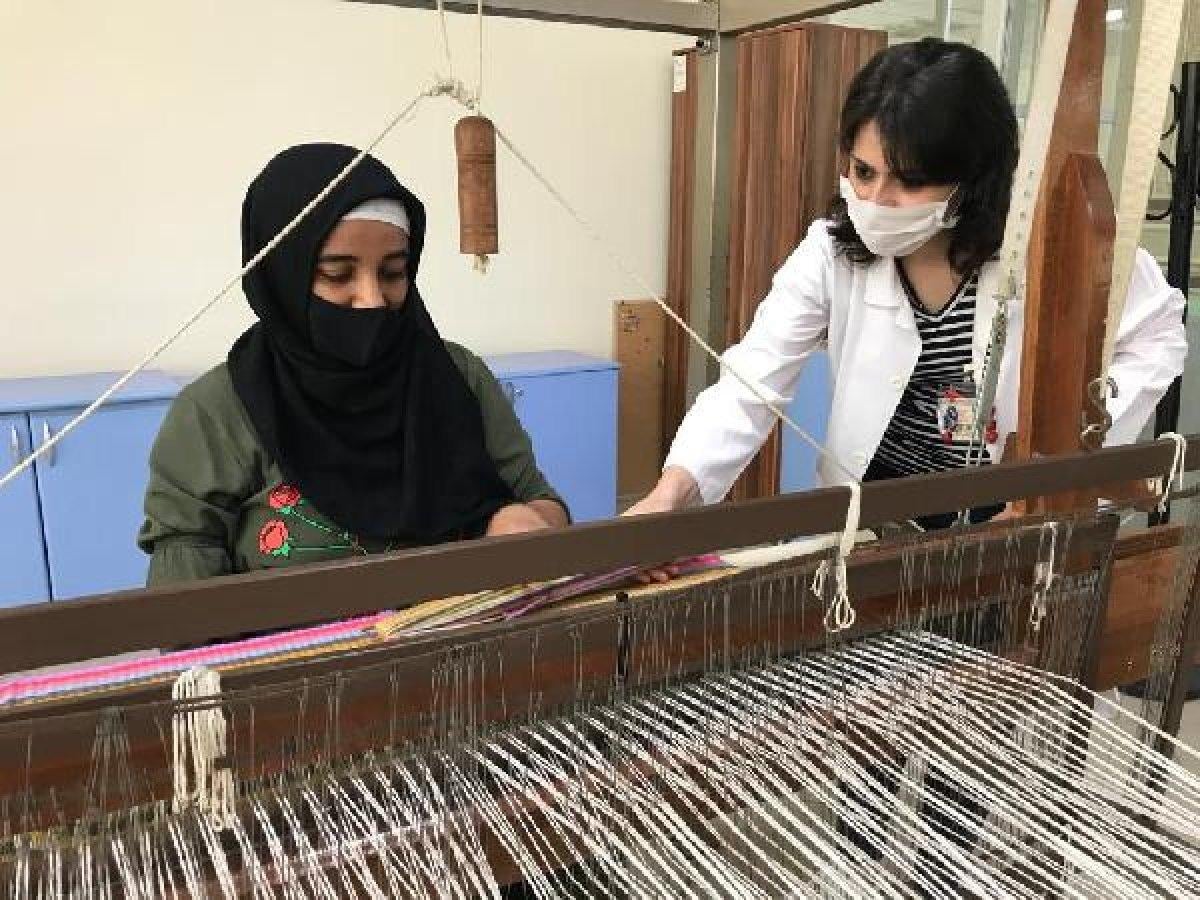 İstanbul'da, tek kollu Esra'nın azmi örnek oluyor