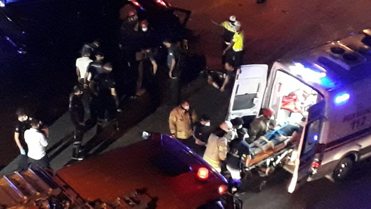 Beylikdüzü'nde kontrolden çıkan araç iki kişiye çarptı