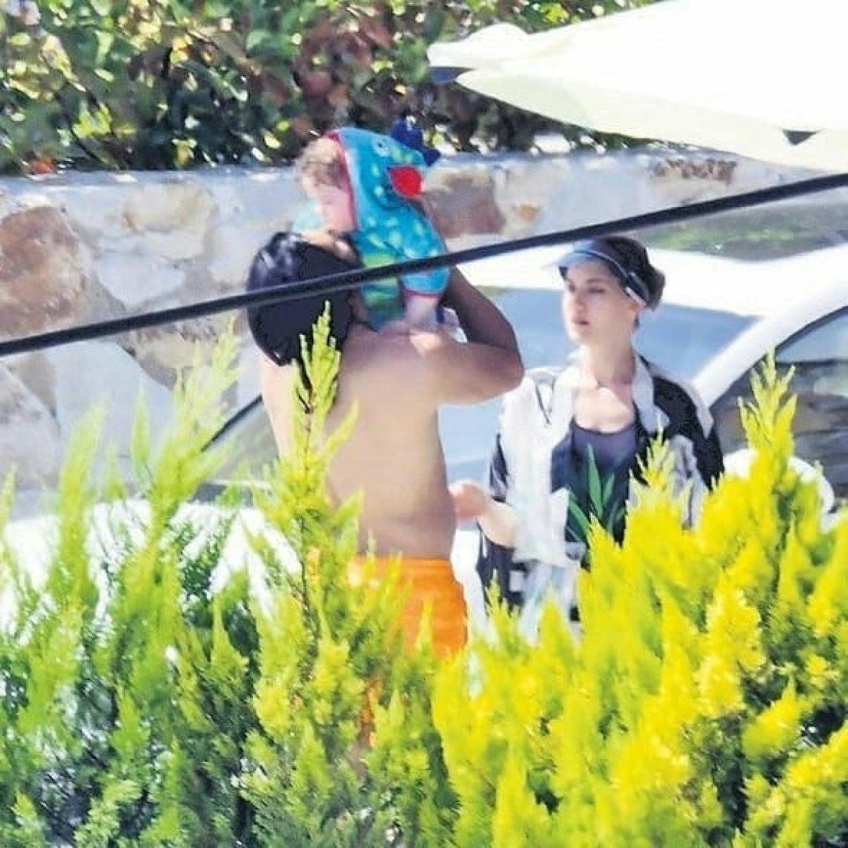 Fahriye Evcen ile Burak Özçivit tatilde