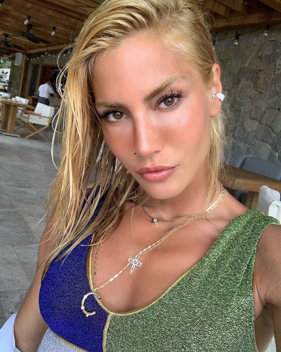 Çağla Şıkel, Bodrum'da