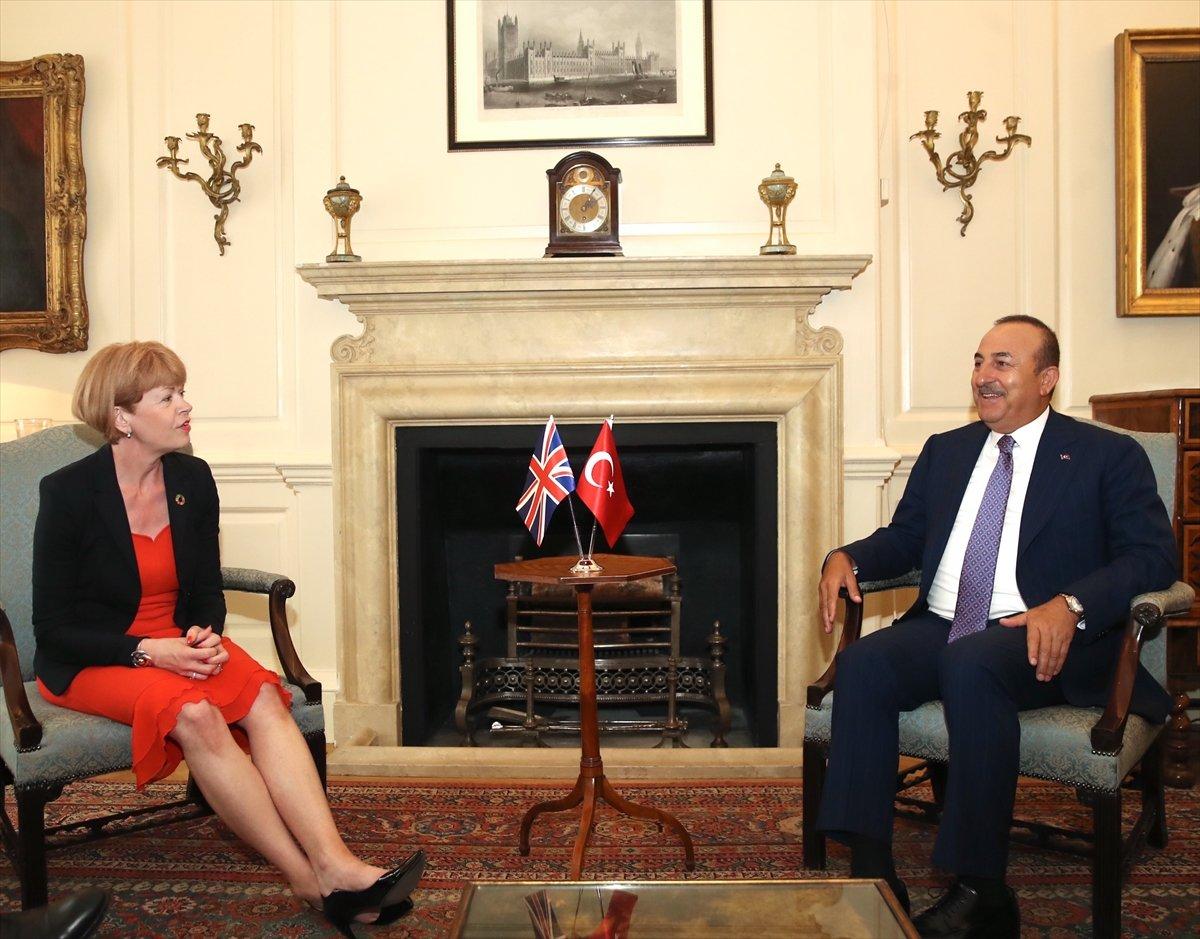 Bakan Çavuşoğlu, İngiltere'de temaslarda bulundu