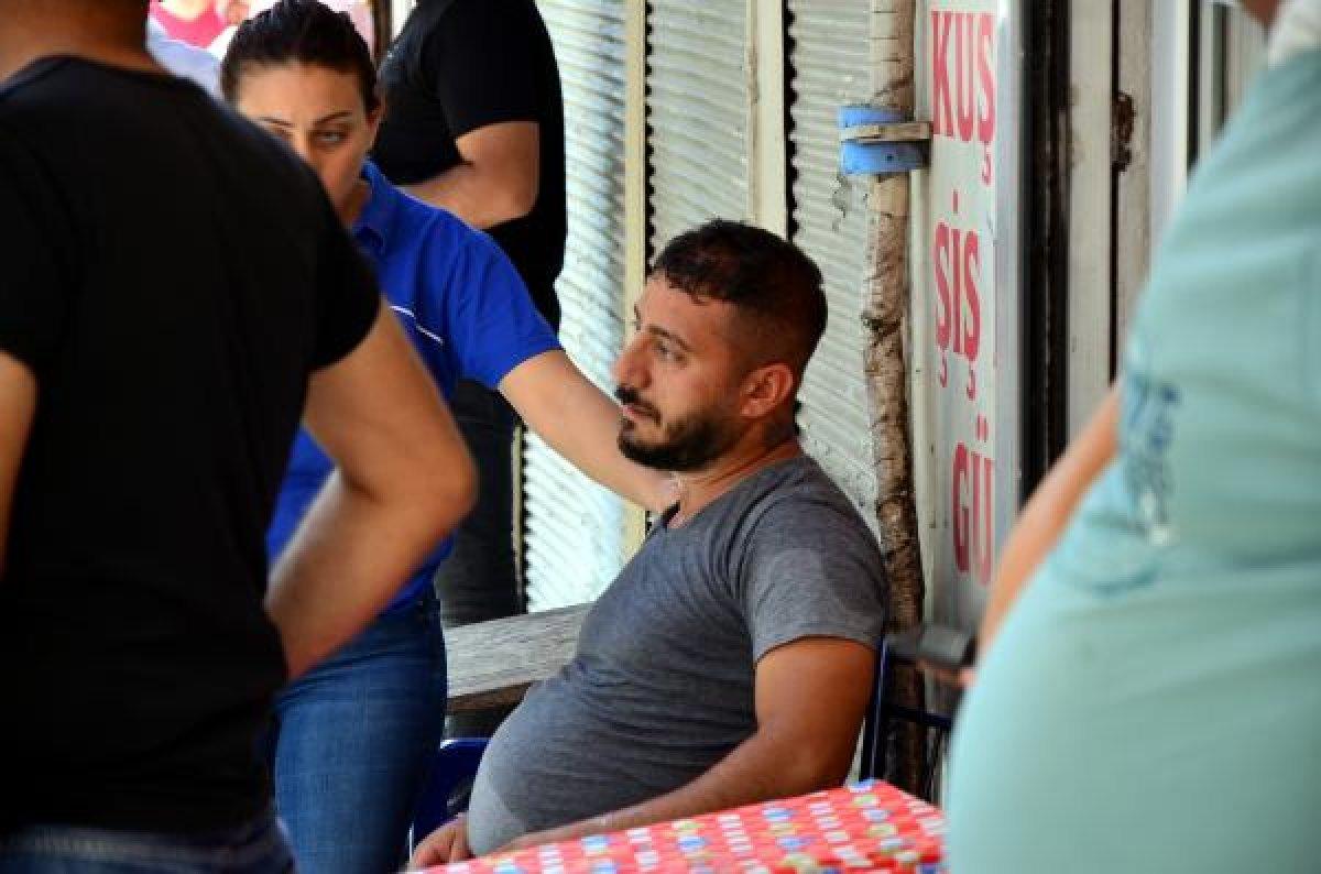 Adana'da tıraş olduğu berberde, kalfayı tabancayla vurdu