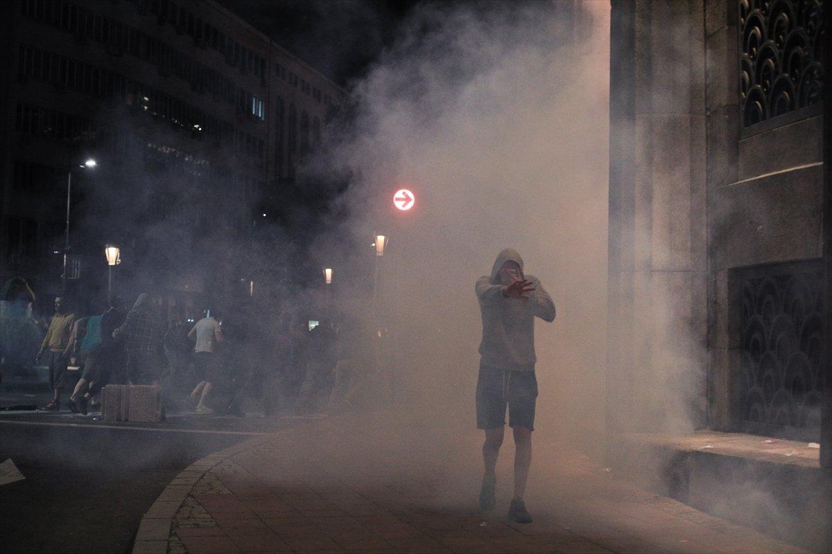 Sırbistan'da koronavirüs tedbirlerine protesto