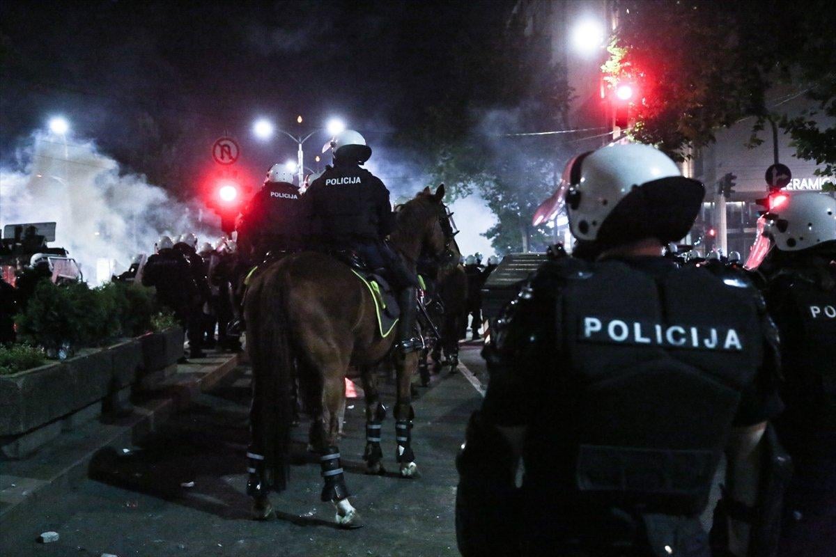 Sırbistan'da koronavirüs tedbirlerine protesto