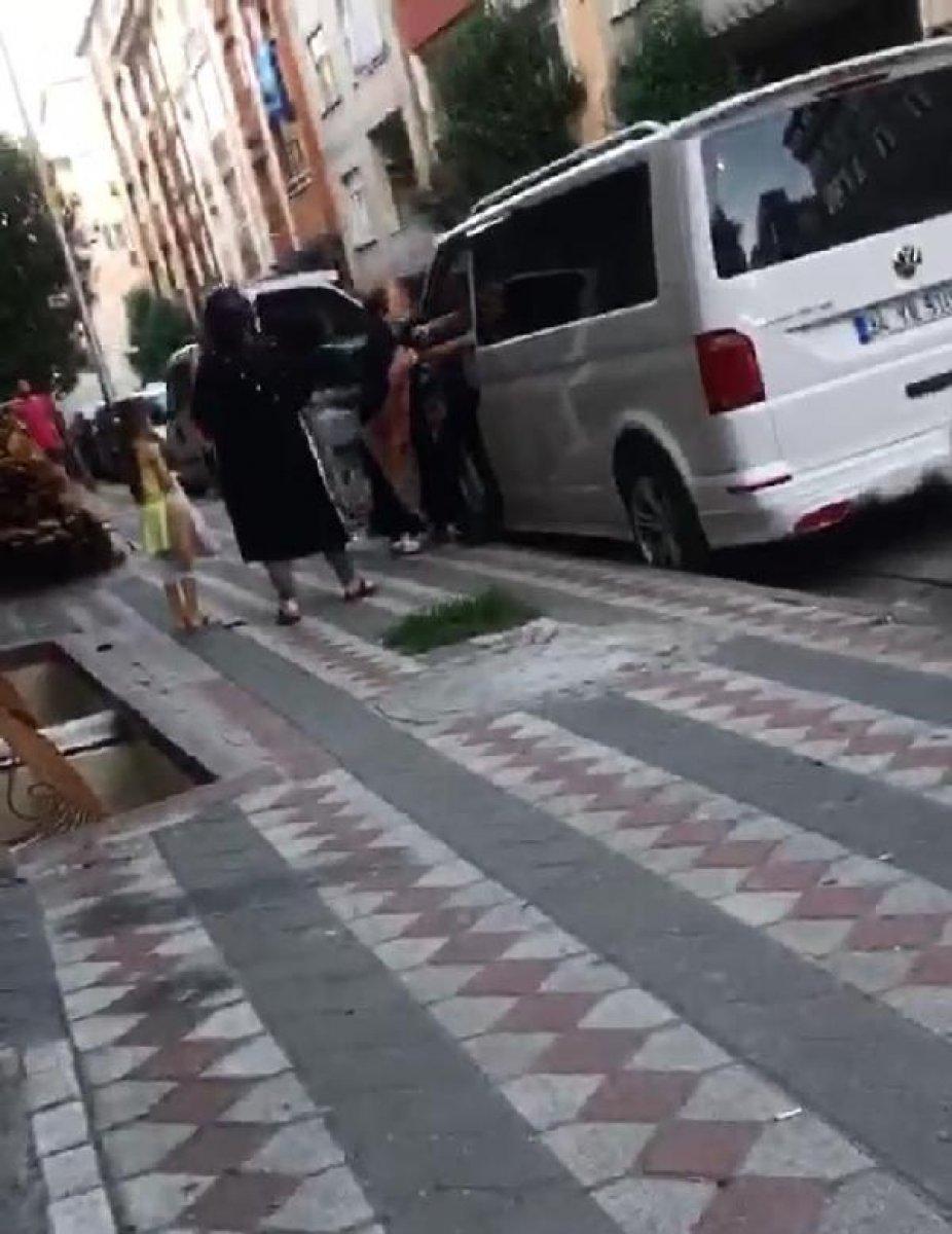 Kocasını başka kadınla yakaladı, çılgına döndü