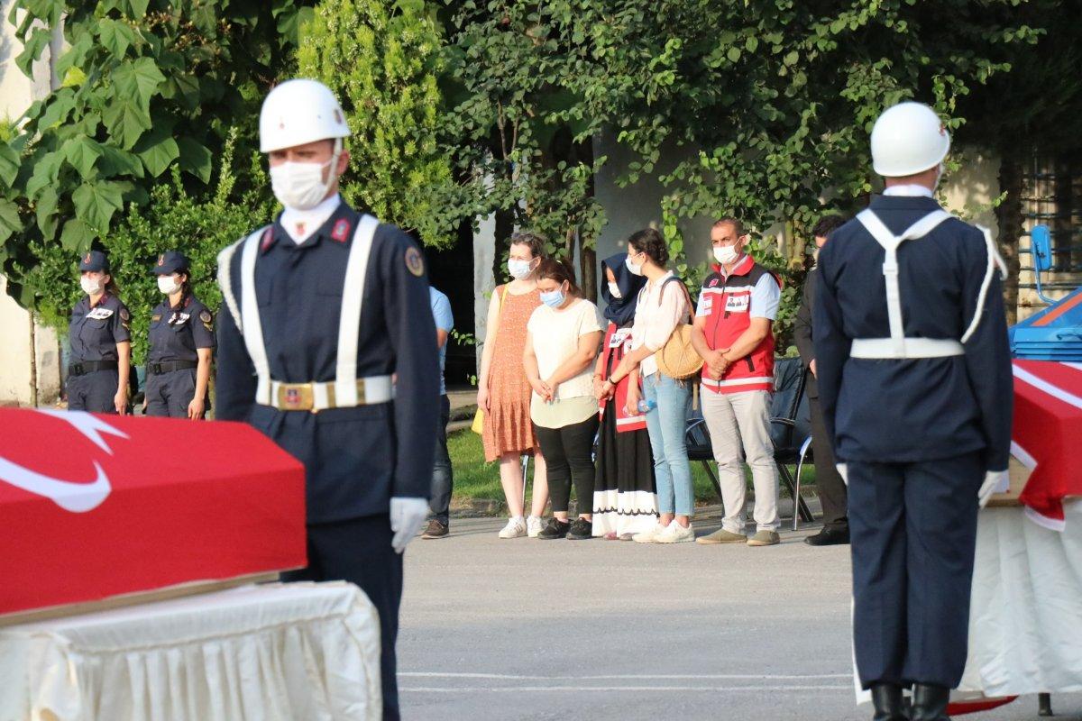 Şehit askerlerin cenazeleri memleketlerine uğurlandı