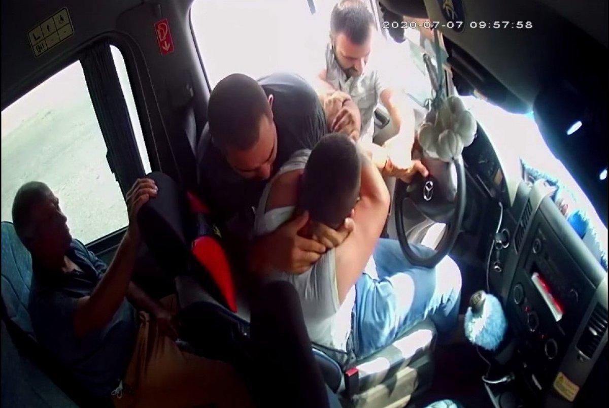 Mersin'de minibüs şoförüne darp