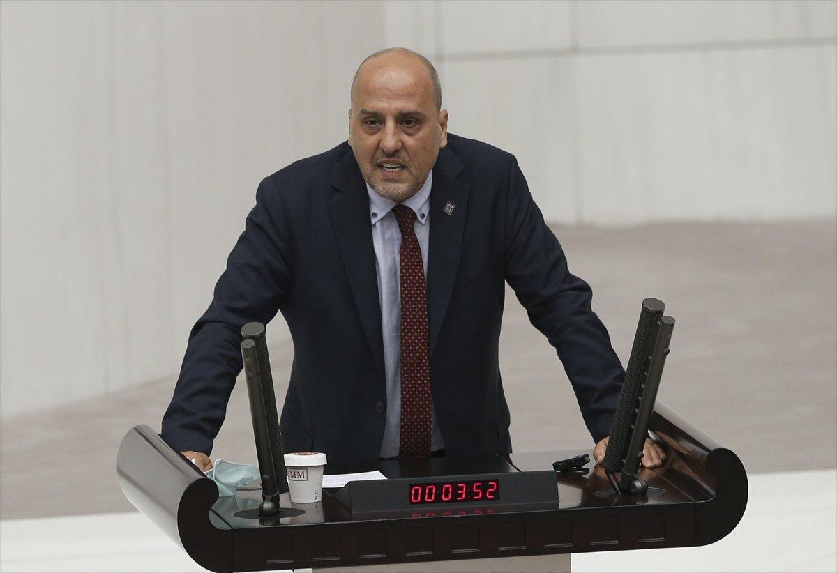 AK Partililerle Ahmet Şık arasında hakaret tartışması