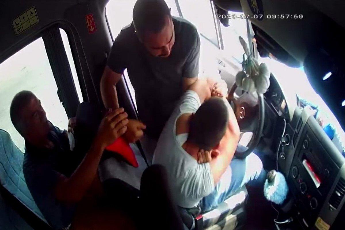 Mersin'de minibüs şoförüne darp