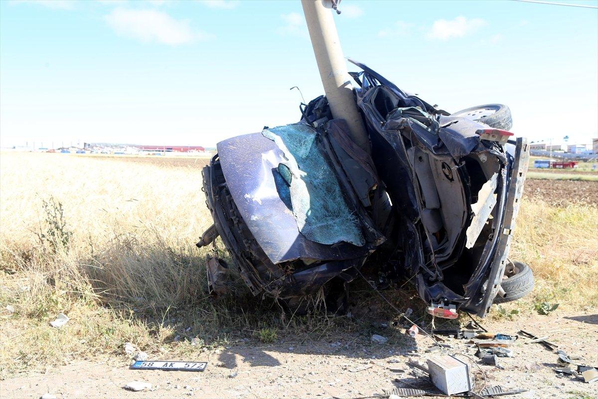 Sivas'ta otomobil beton direğe çarptı: 1 ölü