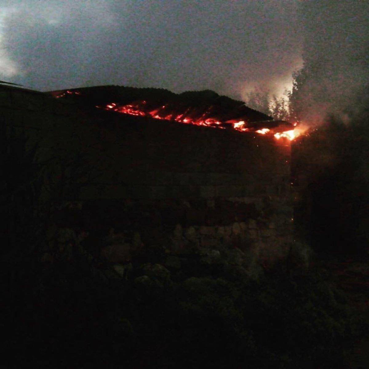 Van'ın Erciş ilçesinde garajda çıkan yangın
