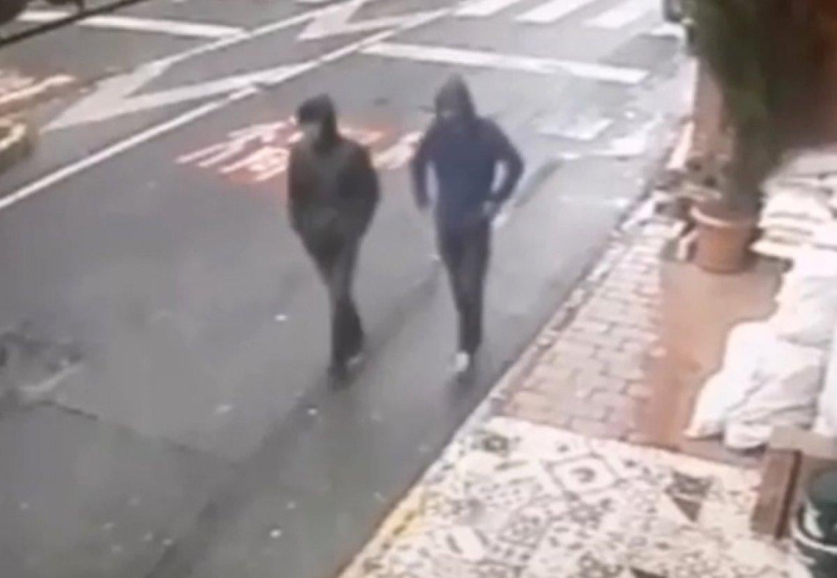 Beyoğlu'nda, 54 yaşındaki adam kapkaça uğradı