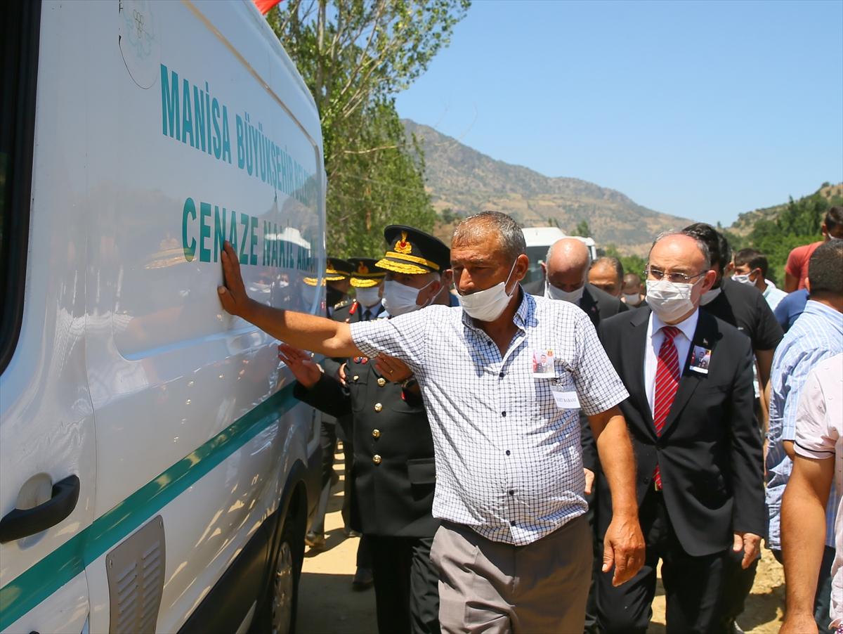 Havai fişek patlamasında şehit olan askerlere veda