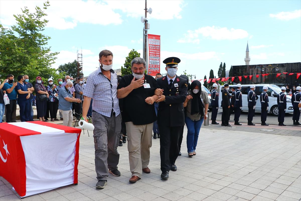 Havai fişek patlamasında şehit olan askerlere veda