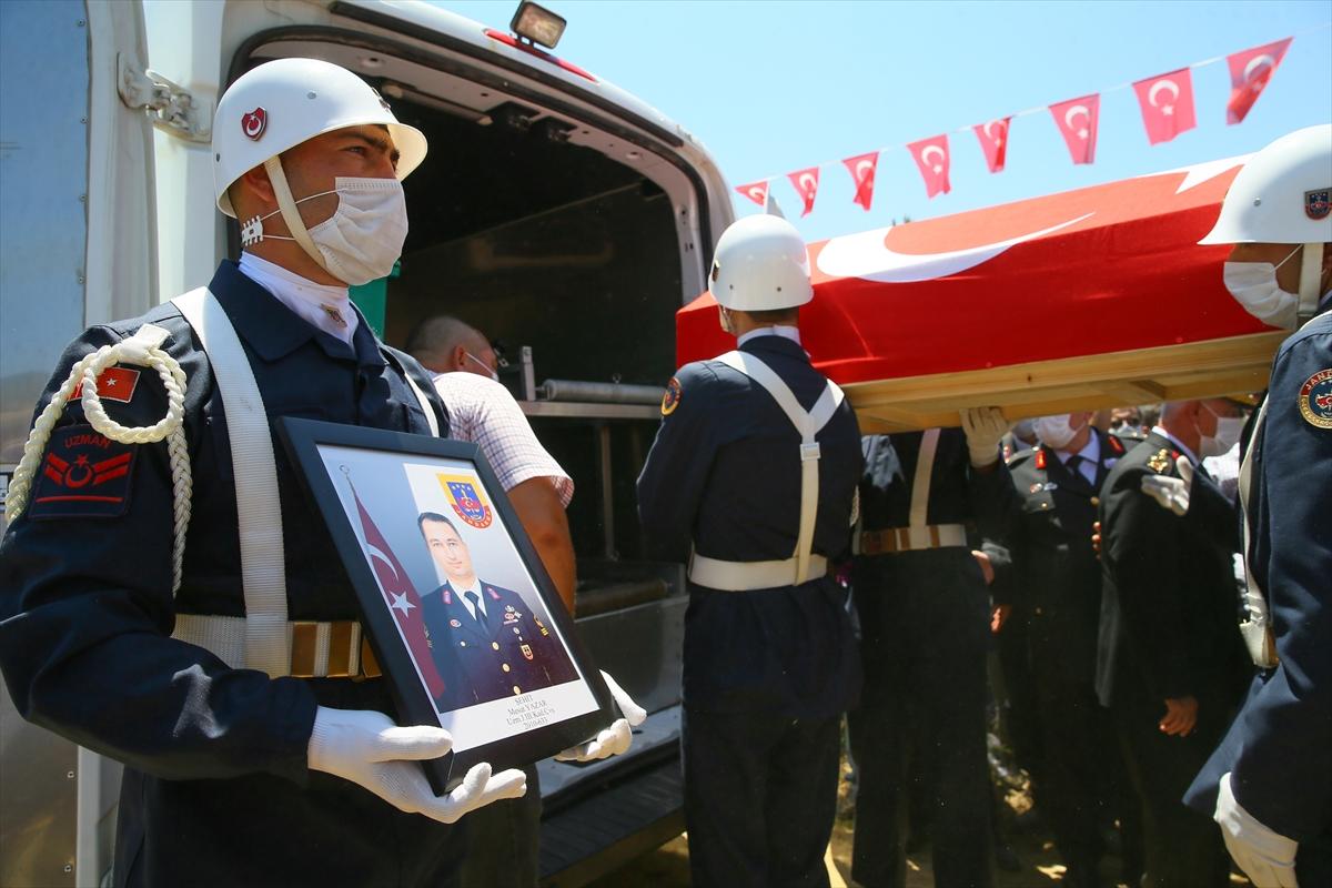 Havai fişek patlamasında şehit olan askerlere veda