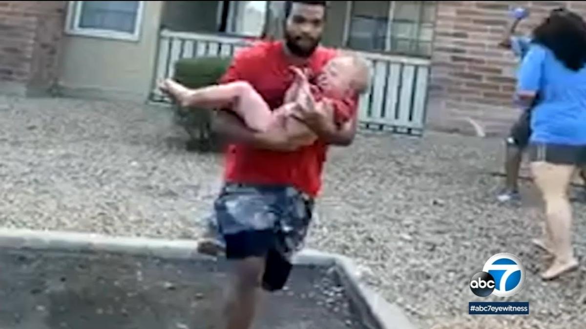 Eski futbolcu 3. kattan düşen çocuğu havada yakaladı