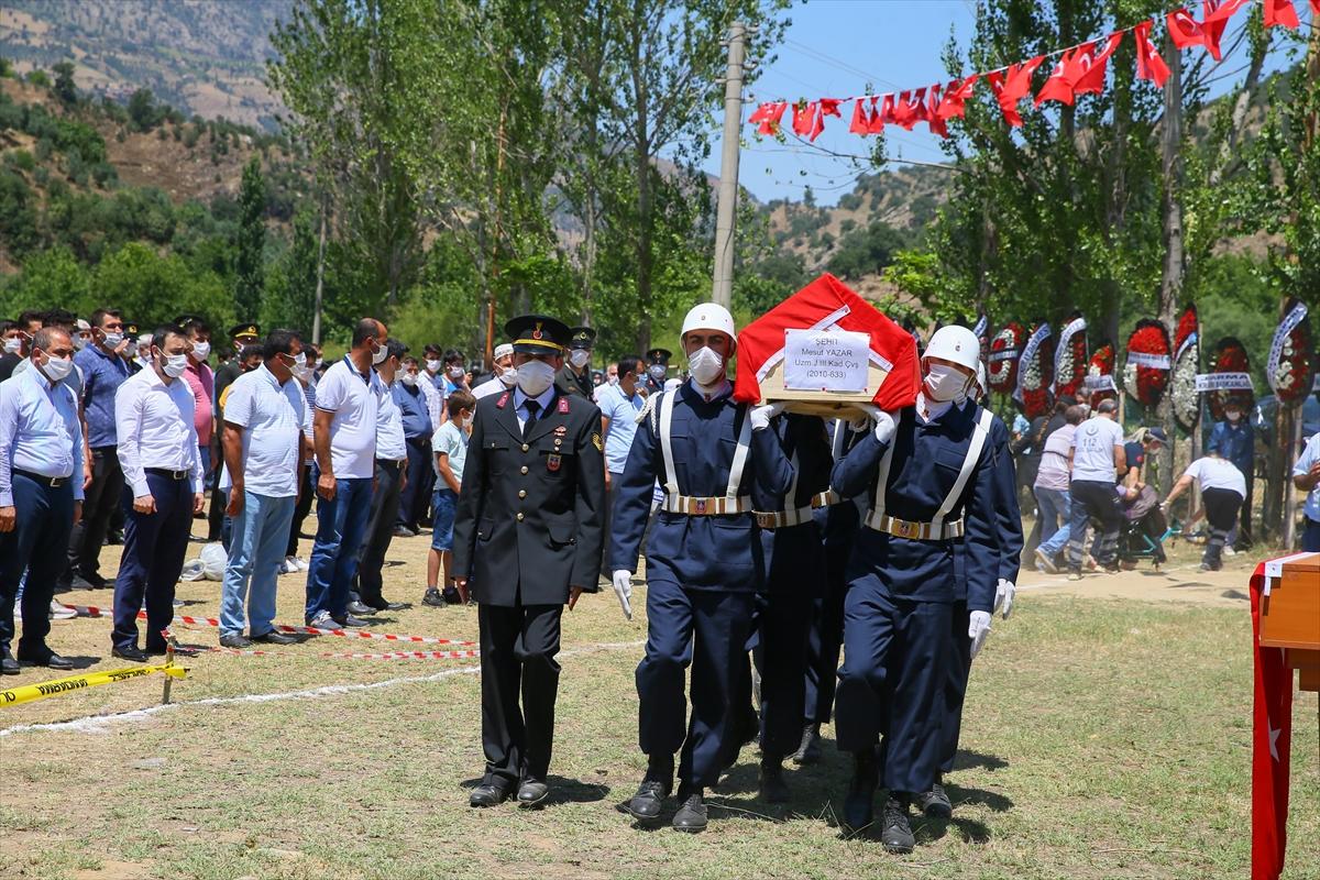 Havai fişek patlamasında şehit olan askerlere veda