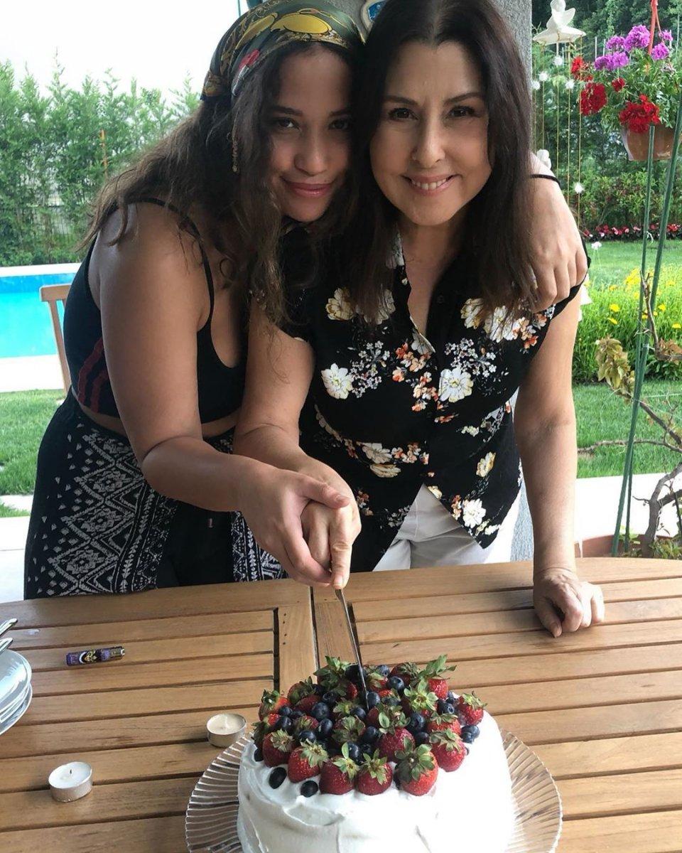 Nilüfer, eski bir fotoğrafını paylaştı