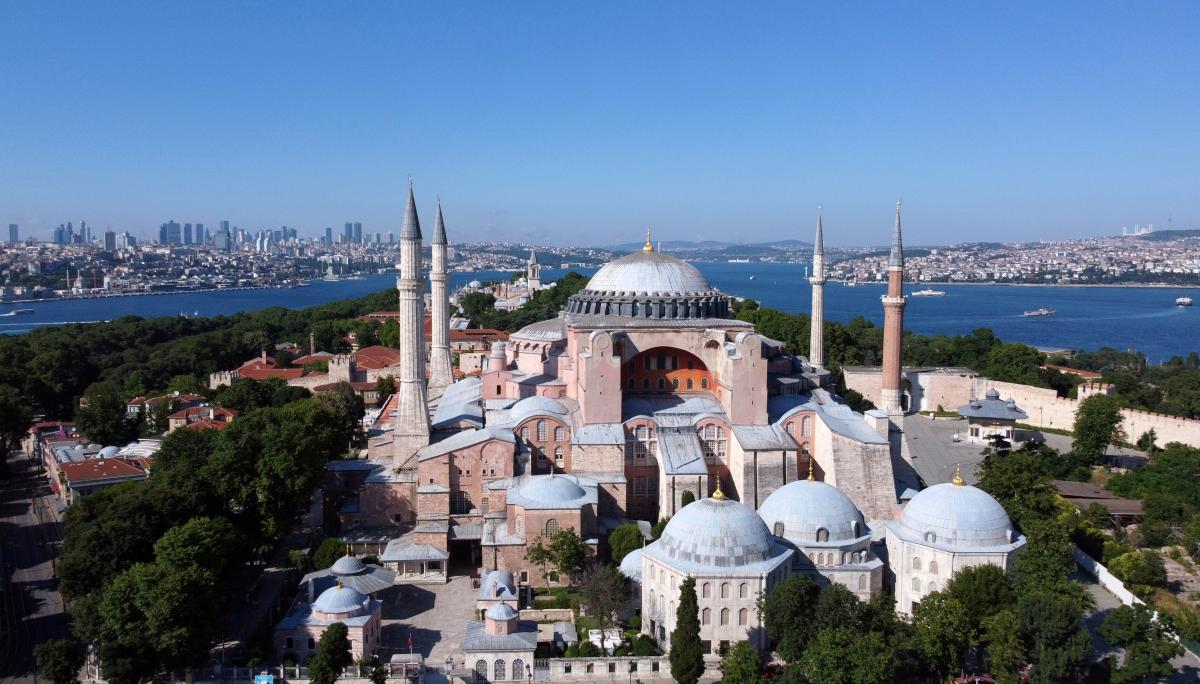 UNESCO: Ayasofya'da değişikliği bize bildirin