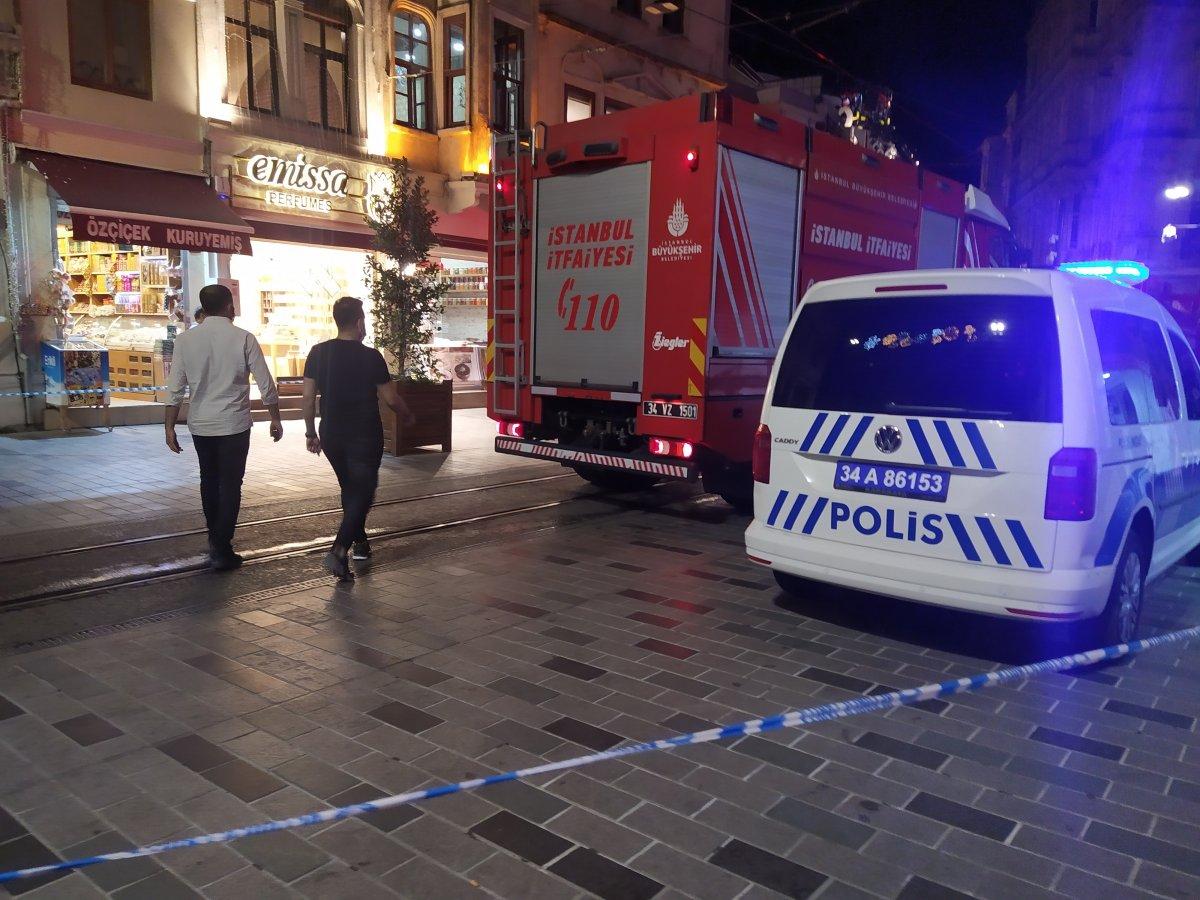 Beyoğlu'nda bir mağazada yangın çıktı