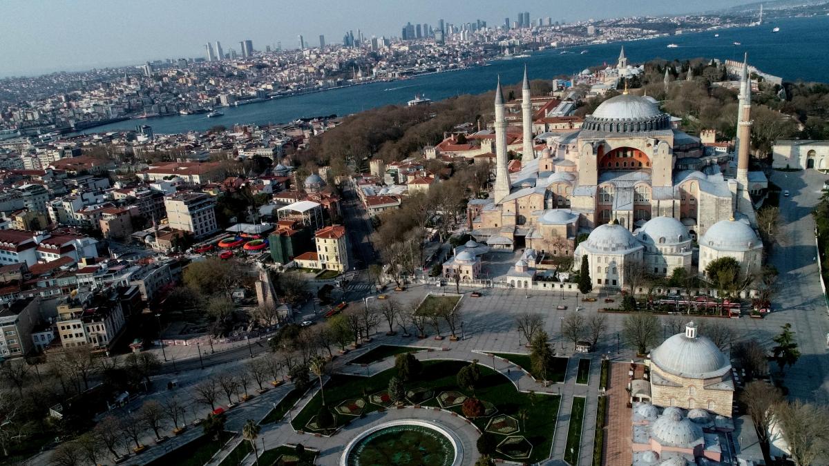 UNESCO: Ayasofya'da değişikliği bize bildirin