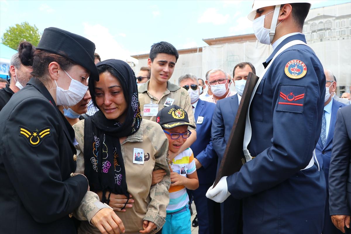 Havai fişek patlamasında şehit olan askerlere veda