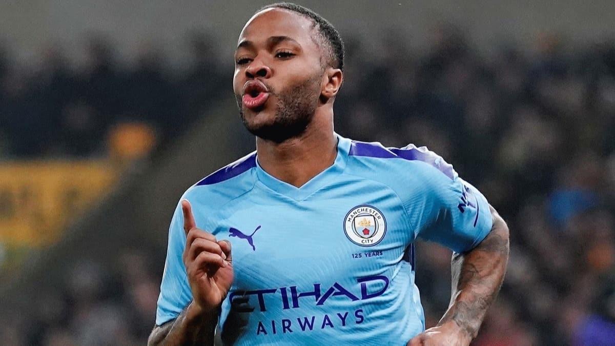 Lescott: Sterling, Messi ve Ronaldo ile kıyaslanmalı
