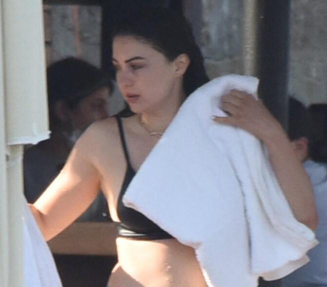 Burcu Özberk, balona çıkmakta zorlandı