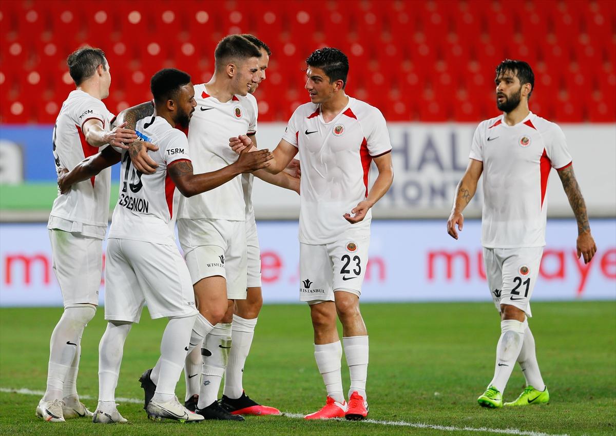 Gençlerbirliği deplasmanda Göztepe'ye 3 attı