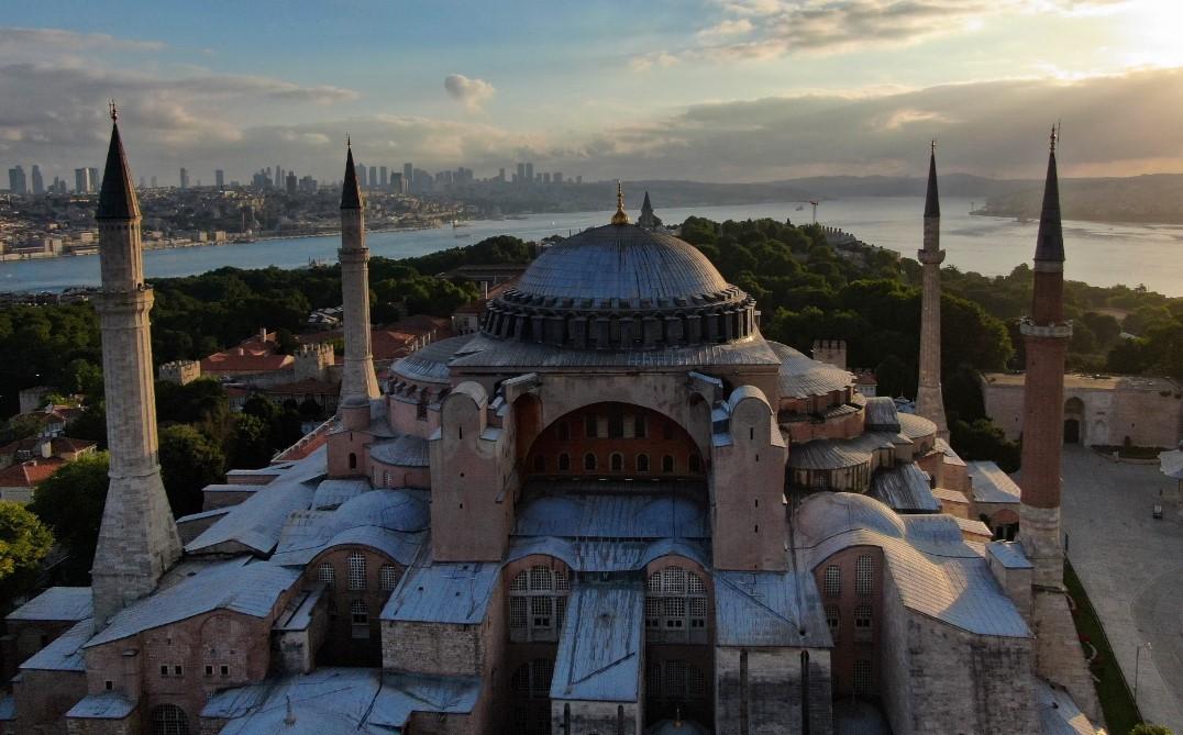 Ayasofya’da gün doğumu sırasında muhteşem manzara