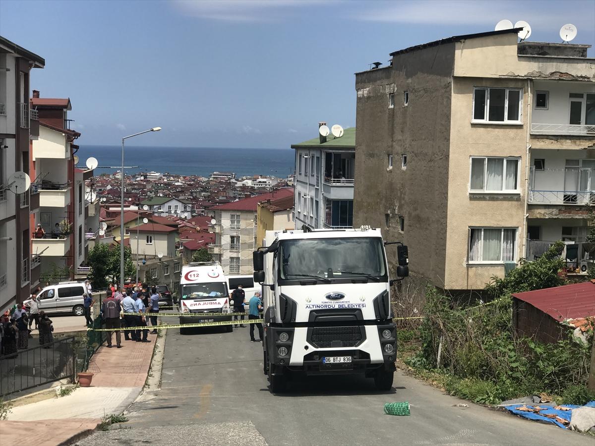 Çöp kamyonunun çarptığı yaşlı kadın, hayatını kaybetti