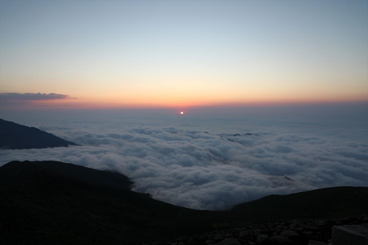 Kaçkar Dağları'nda bulut denizi büyülüyor