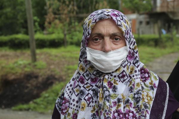 Trabzon'da 3 köpeğin saldırısına uğradı, kolunu kaybetti