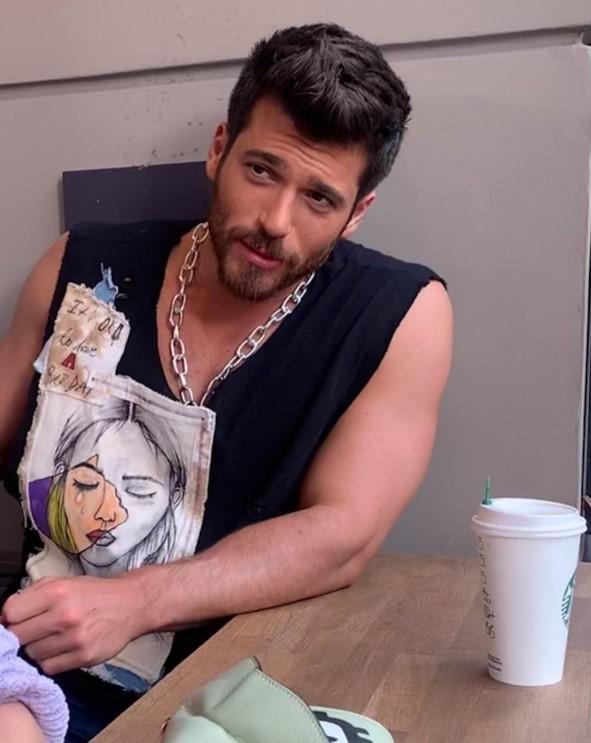 İtalyan oyuncu Can Yaman için ağlıyor