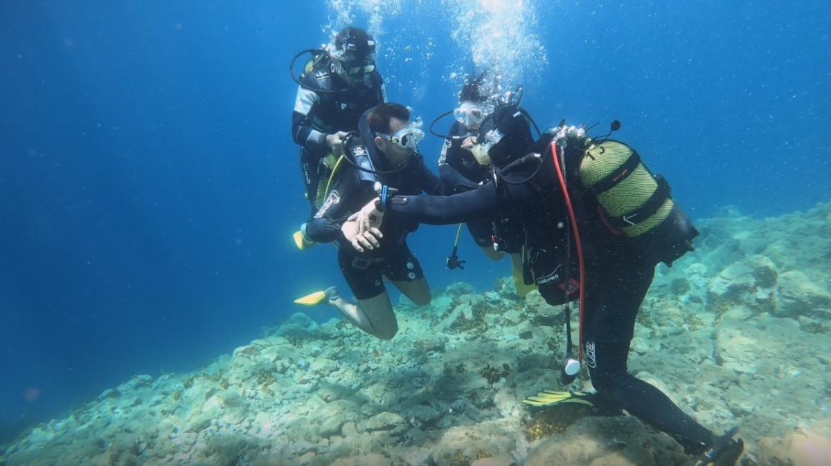 Balıkesir'de su altında evlilik teklifi aldı