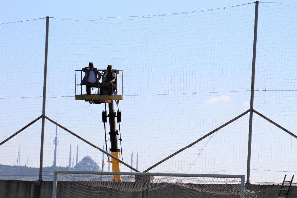 Adana Demirspor Başkanı maçı izlemek için vinç kiraladı