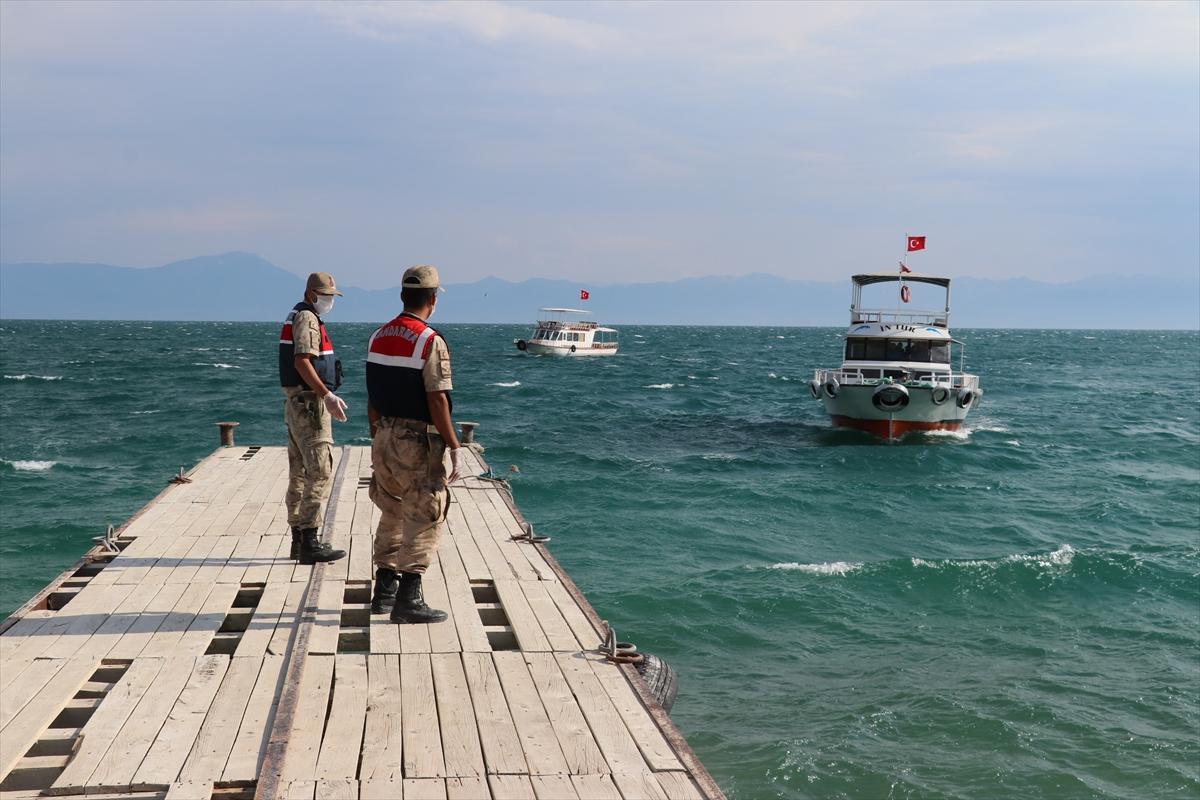 Van'da kayıp tekne aramalarında 1 cesede daha ulaşıldı