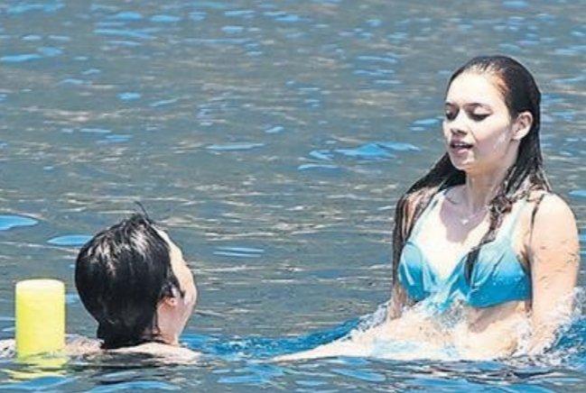 Afra Saraçoğlu ve Mert Yazıcıoğlu tatilde