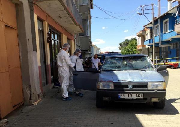 Tekirdağ'da dini nikahlı eşini ve kızını öldürdü