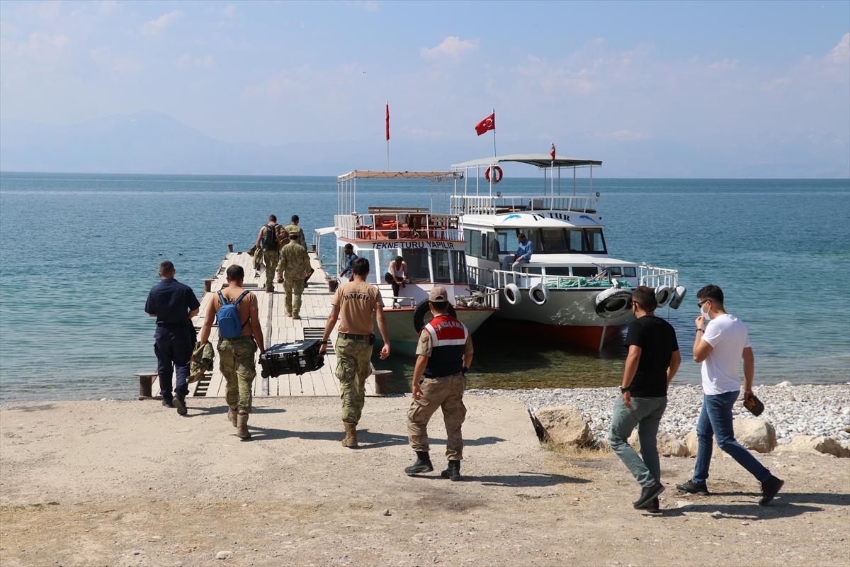Van Gölü'nde kayıp cesetlerin arama çalışmaları sürüyor