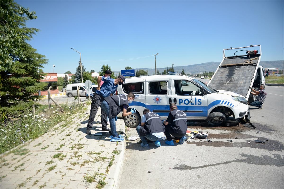 Eskişehir'de polis aracı devrildi: 2 yaralı