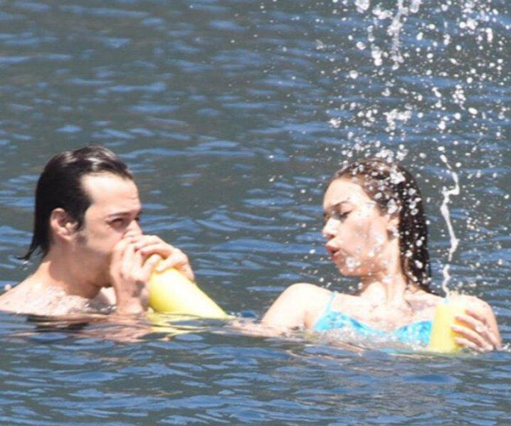 Afra Saraçoğlu ve Mert Yazıcıoğlu tatilde