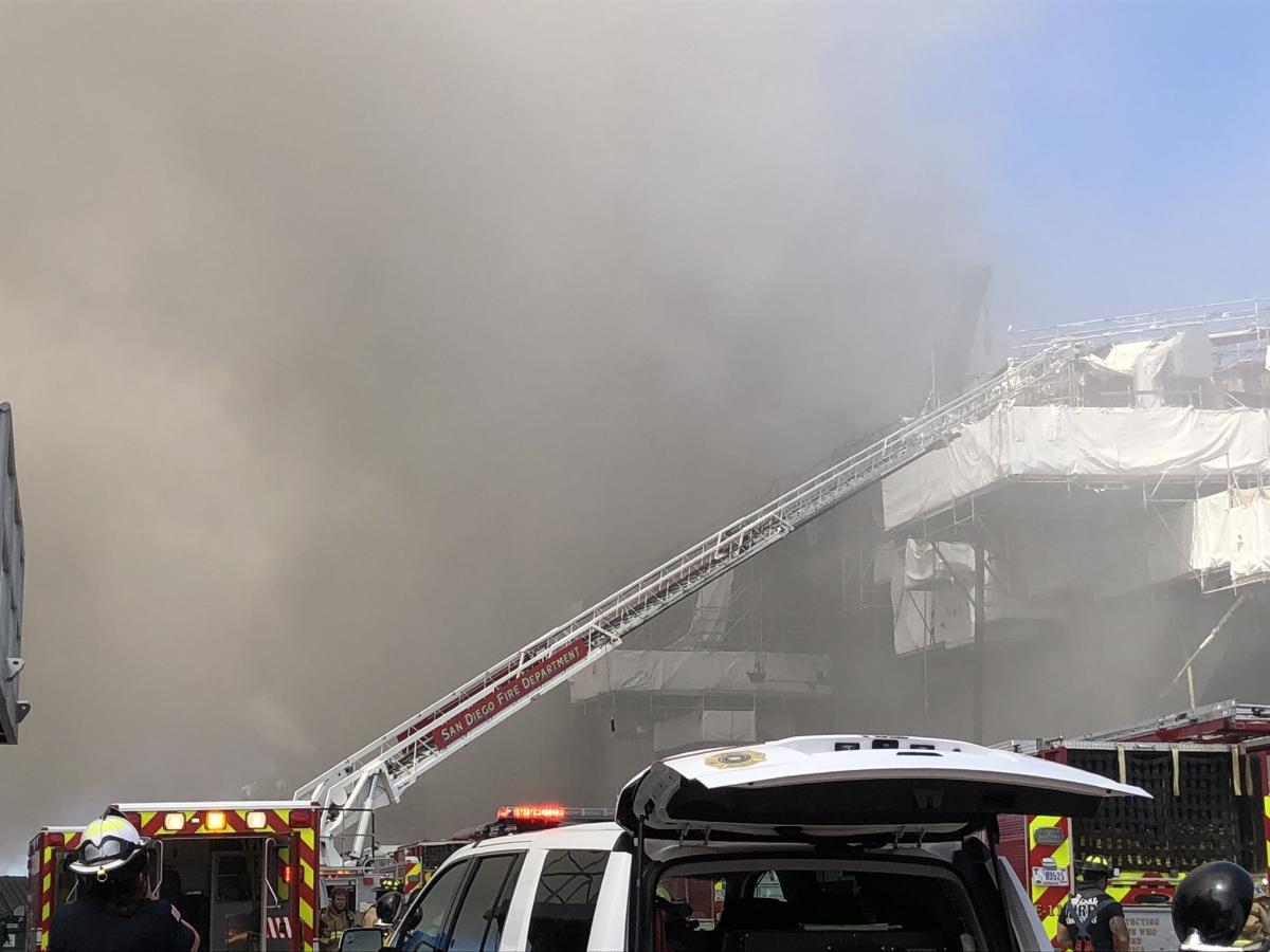 ABD'de limanda bulunan bir savaş gemisinde yangın çıktı