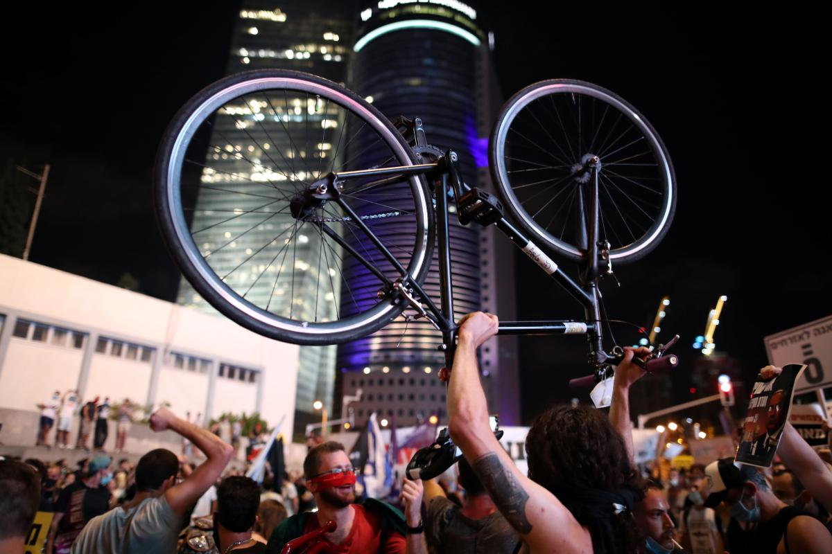 Binlerce İsrailli, Netanyahu hükümetini protesto etti