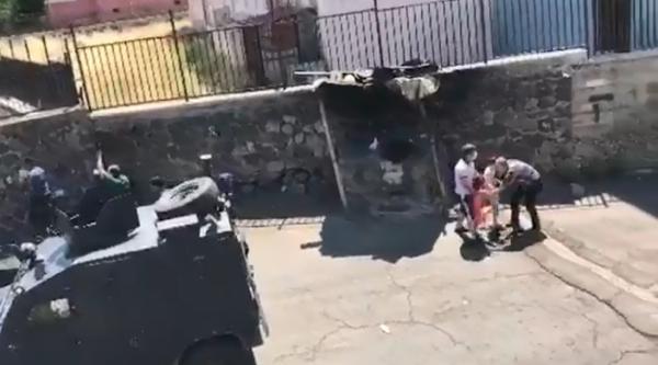 Diyarbakır'da çocuklarını bıçakla rehin alan baba