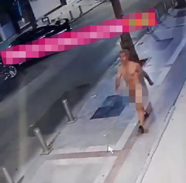 Kocaeli'de kaldırımda çırılçıplak yürüdü