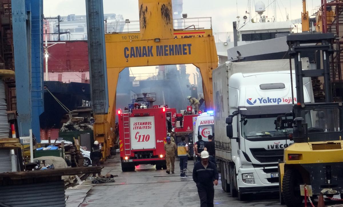 Tuzla'da korkutan gemi yangını